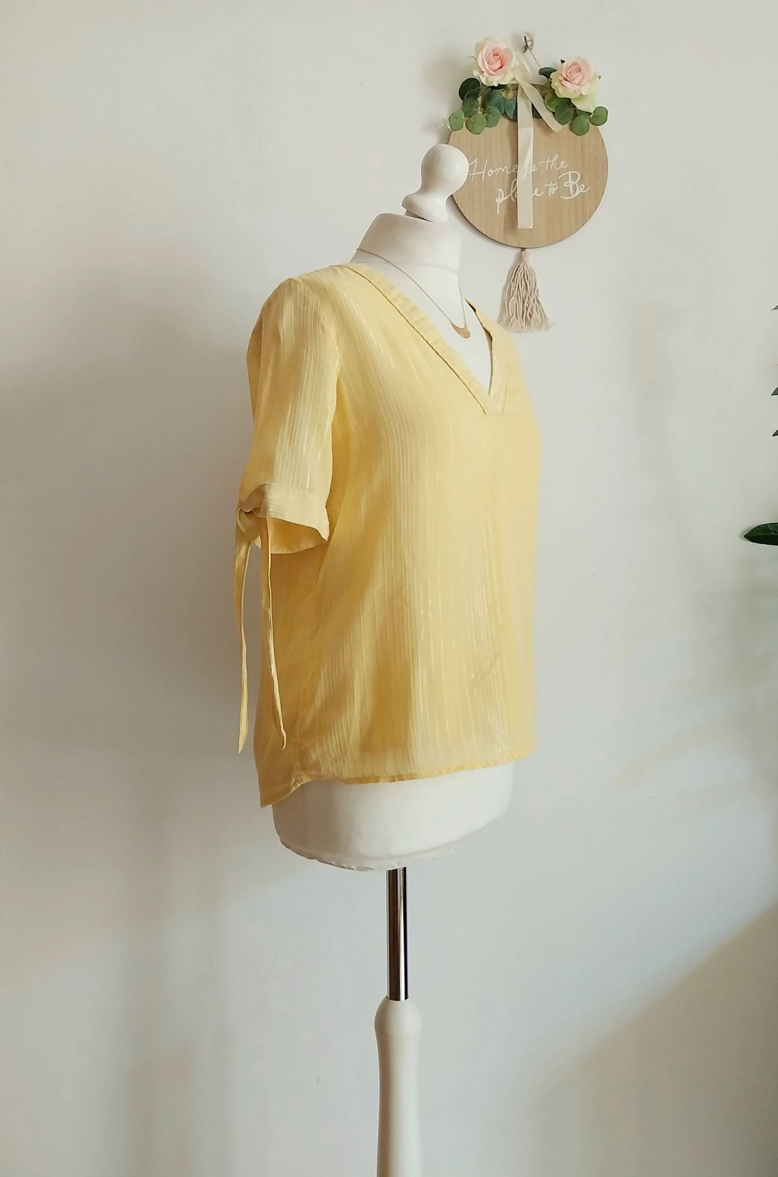 Blusa amarilla paja con rayas finas nacaradas y brillantes Vero Moda Talla 36 – photo 9